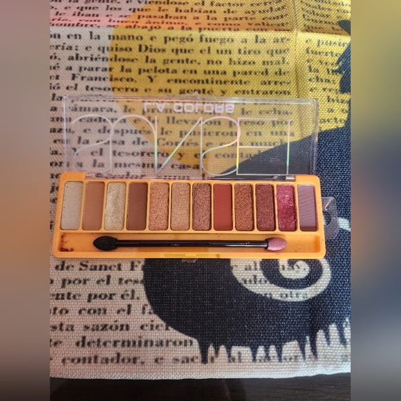 L.A. colors sunset eyeshadow pallete - Picture 2 of 3